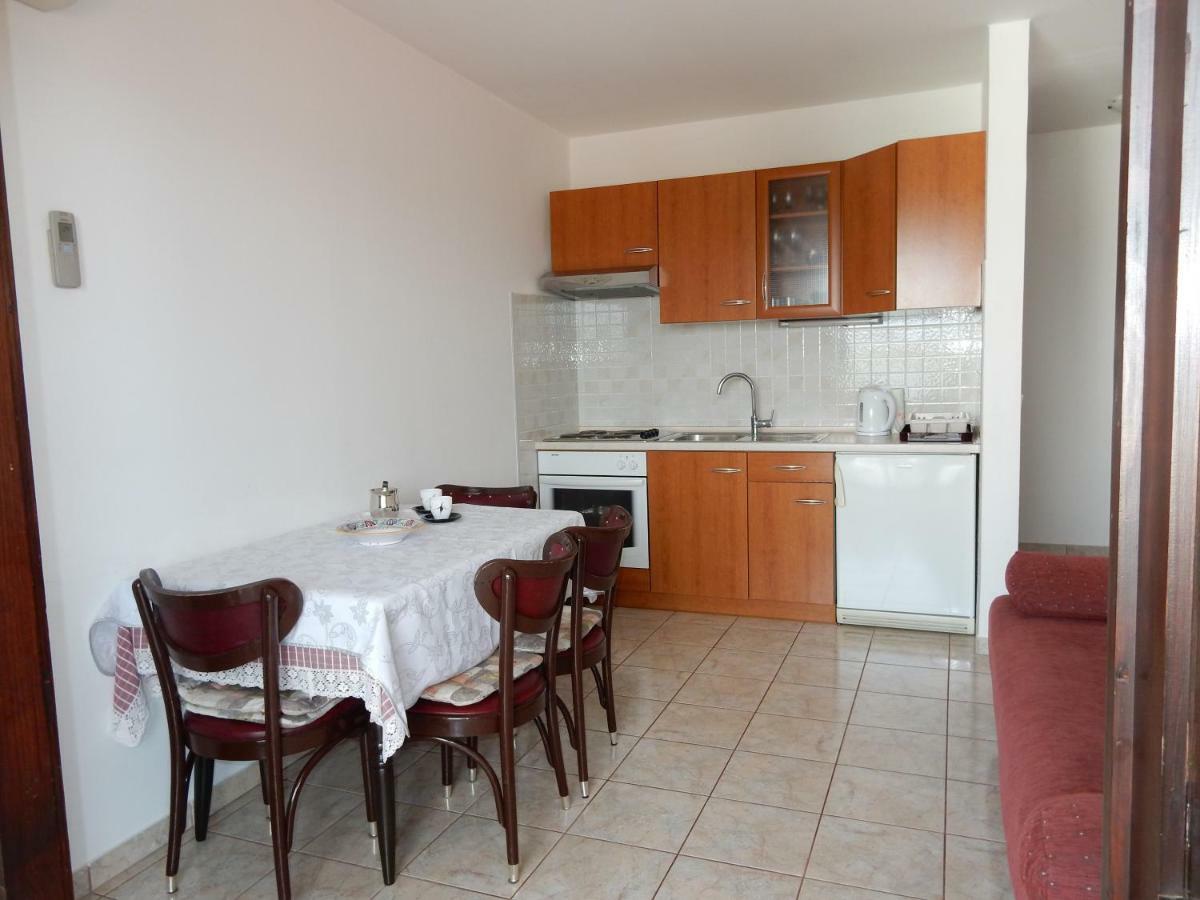 Apartments Indira II Lovište Eksteriør billede