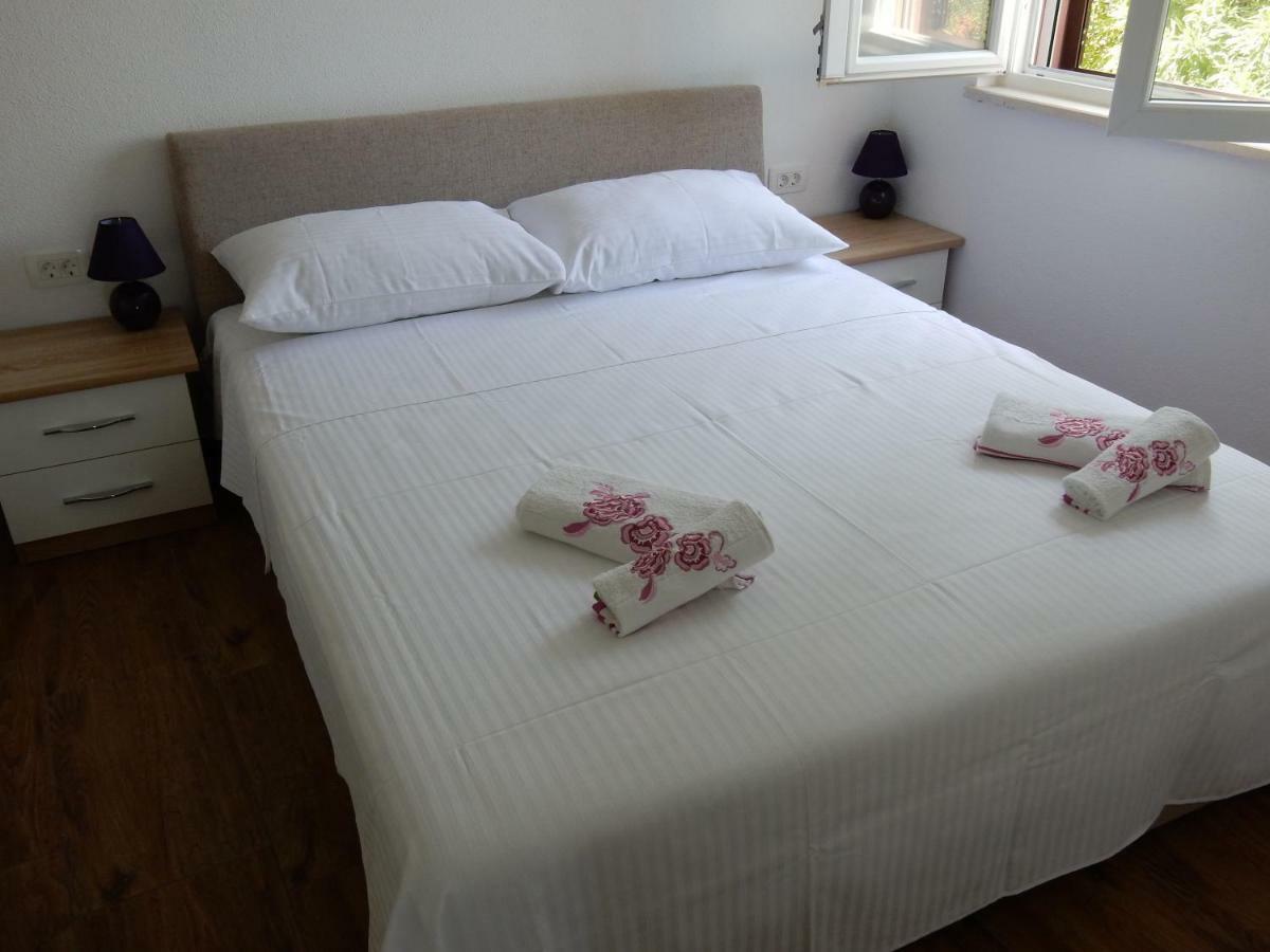 Apartments Indira II Lovište Eksteriør billede