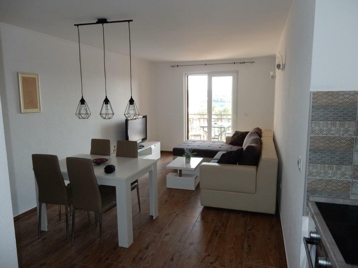 Apartments Indira II Lovište Eksteriør billede