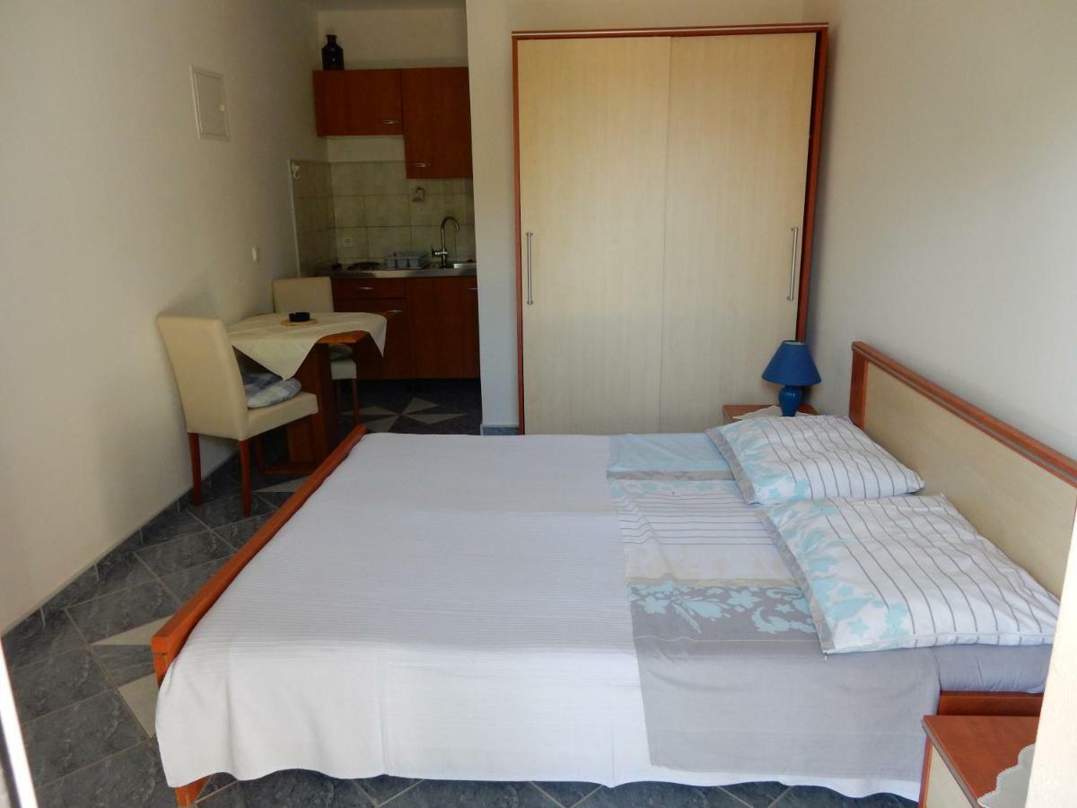 Apartments Indira II Lovište Eksteriør billede